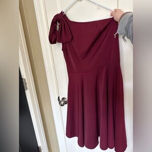 Jasambac One-Shoulder Bow A-Line Dress in Burgundy. NWT. Size L